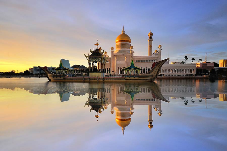 Sultan Omar Ali Saifuddin Mosque, Bandar Seri Begawan, Brunei