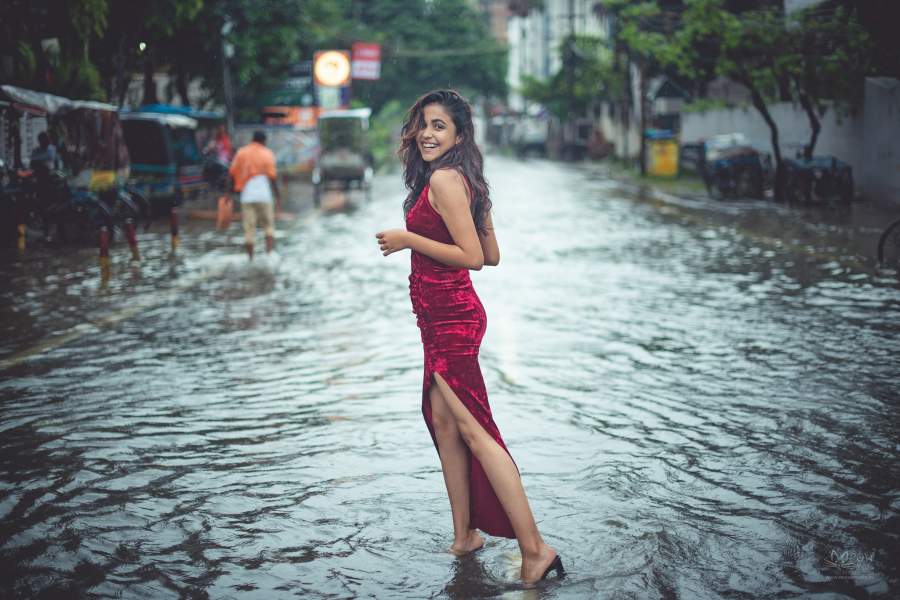 Aditi Singh Poses in The Mid of Waterlogged Streets of Patna
