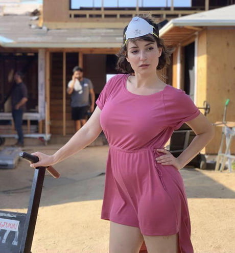 Milana Vayntrub - AT&T Girl