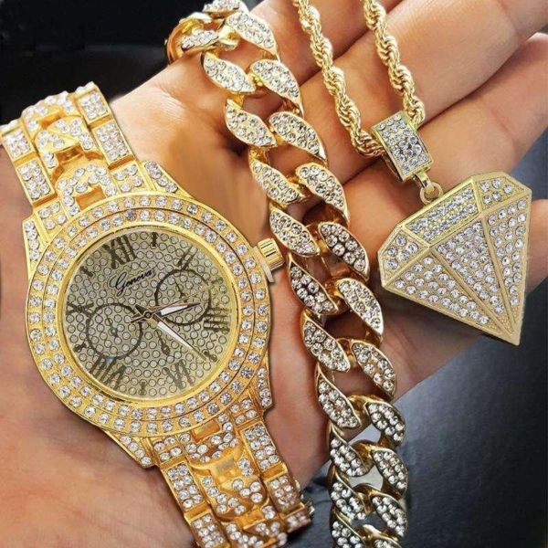 Can anyone wear a Cuban link chain