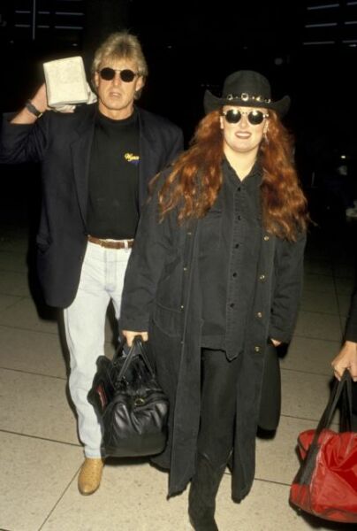 Paulines parents Wynonna Judd and Arch-Kelley-III